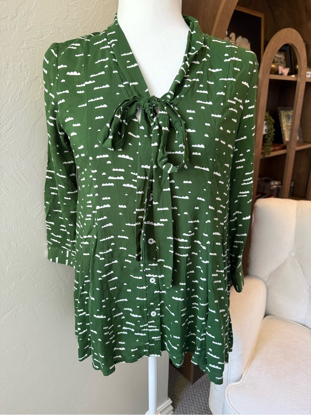 Maeve Anthropologie Green Printed Tie Neck High Low Tunic Blouse XS